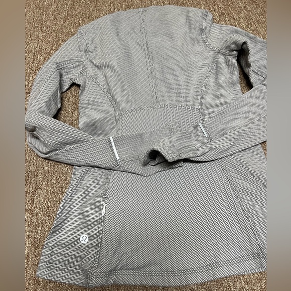 Lululemon Run Top - Picture 5 of 6